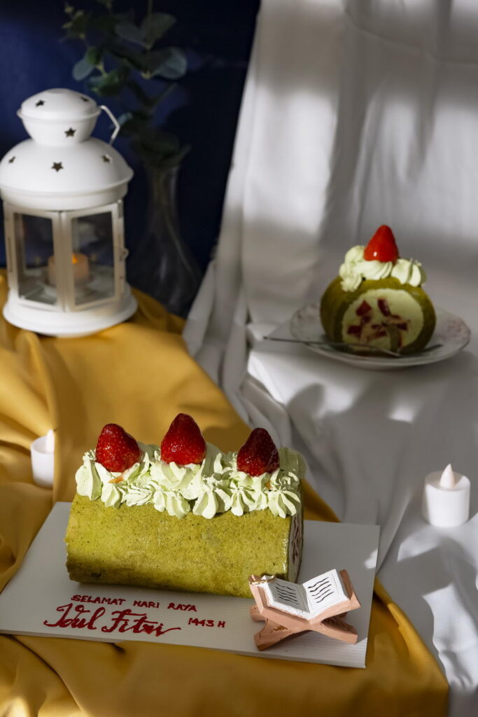DNEVEN-Spiku-Specialist-Spiku-Lapis-Cake-Oleh-oleh-Surabaya-Spikoe-Resep-Kuno-Green-Tea-Roll -Cake